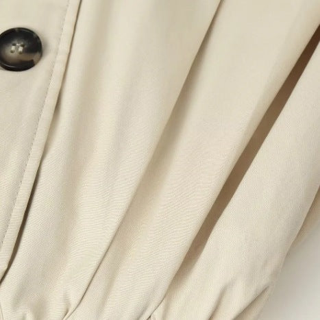 Damen Gekürzte doppeltreihige Trenchjacke mit Stehkragen, Epauletten und elastischem Saum Nord Taschen