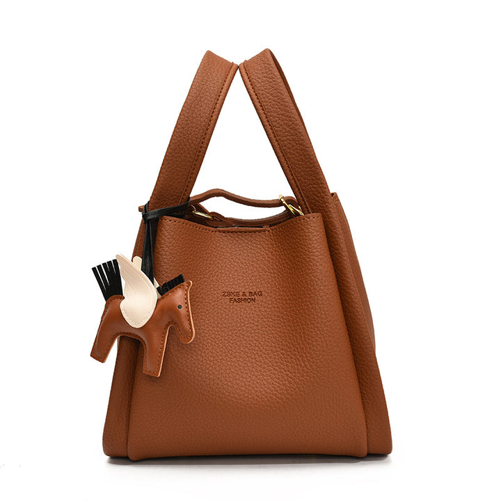 Damen Handtasche mit charmantem Tieranhänger und stilvollem Design Nord Taschen