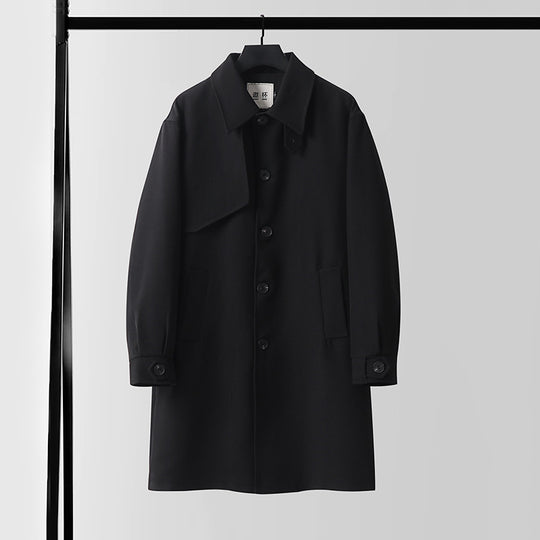 Herren Moderner minimalistischer Trenchcoat mit asymmetrischer Schulterklappe und knielanger Silhouette Nord Taschen