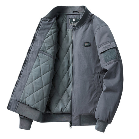 Herren Leichte Pilot‑Bomberjacke im Utility‑Stil mit Ärmeltasche und Patch‑Detail Nord Taschen