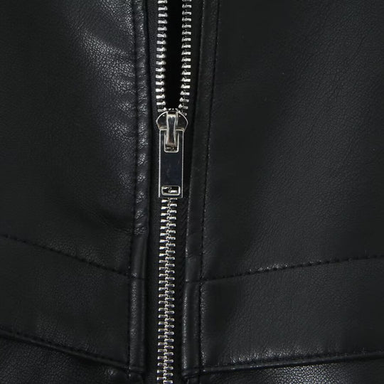 Damen Cropped Jacke im futuristischen Biker-Look aus veganer Lederoptik mit hohem Stehkragen und elastischem Saum Nord Taschen