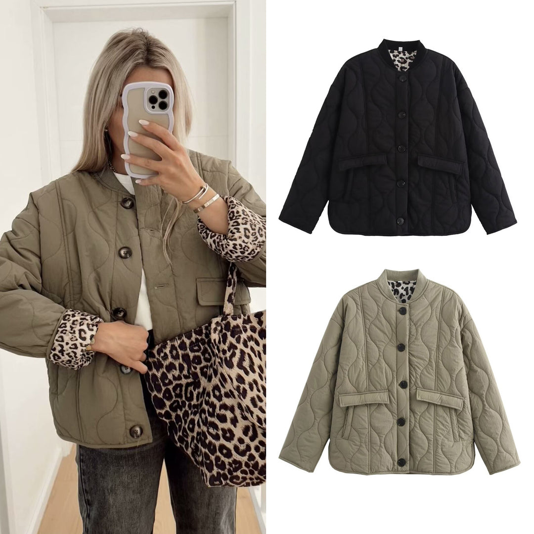 Damen gesteppte Kurzjacke mit Rundhals, dekorativer Knopfleiste und Pattentaschen Nord Taschen