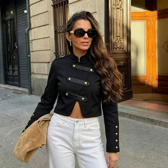 Damen Cropped Militärblazer im Uniformstil mit dekorativen Zierstreifen und Messingknöpfen Nord Taschen