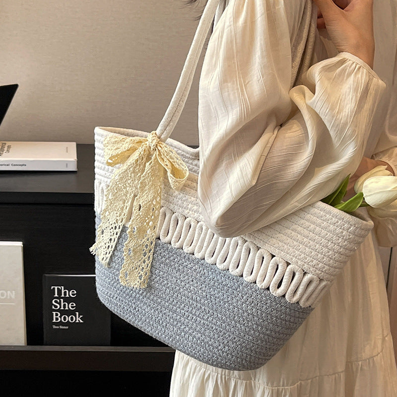 Damen Tragetasche mit elegantem Häkelmuster und verspielten Spitzenakzenten Nord Taschen