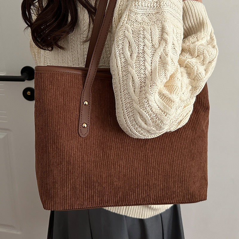 Damen Beuteltasche aus hochwertigem Cord mit praktischen Innenfächern Nord Taschen