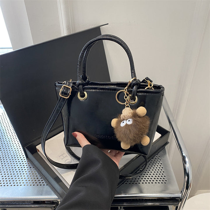 Damen modische Handtasche mit charmantem Anhänger und hochwertiger Verarbeitung Nord Taschen