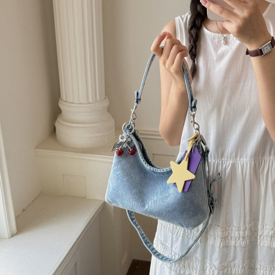 Damen lässige Hobo-Tasche aus veganem Denim mit charmanten Anhängern Nord Taschen