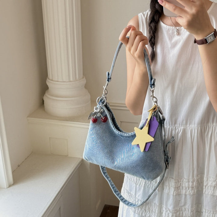 Damen lässige Hobo-Tasche aus veganem Denim mit charmanten Anhängern Nord Taschen