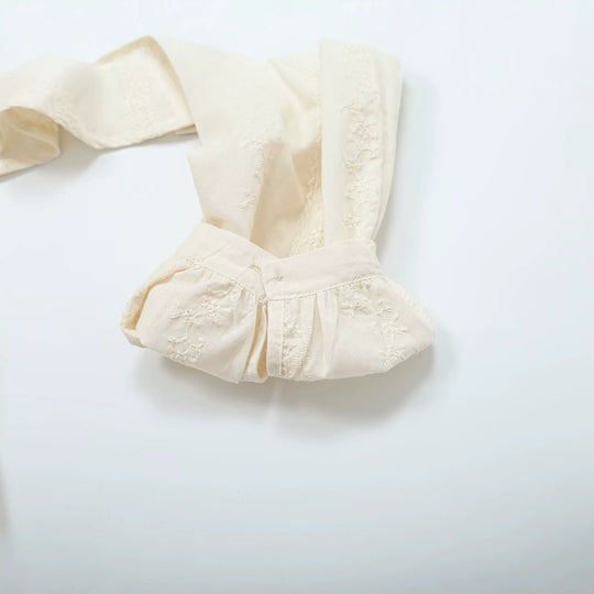 Damen Romantische Spitzenbluse mit Häkelbordüren und figurbetonter Taillennaht Nord Taschen