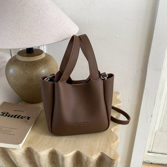 Damen kleine Handtasche mit abnehmbarem Plüschanhänger Nord Taschen