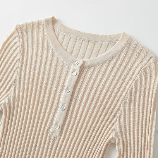 Damen Figurbetontes geripptes Langarm-Feinstrickshirt mit Henley-Knopfleiste Nord Taschen