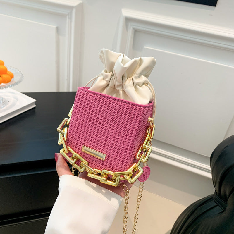 Damen Mini-Handtasche mit einzigartiger Kettenverzierung und klassischem Kordelzug Nord Taschen