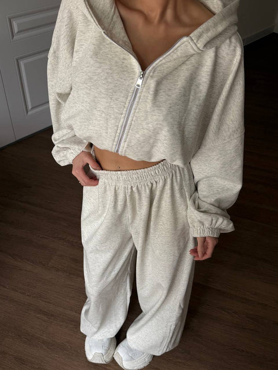 Damen cropped Kapuzen-Zipjacke mit Ballonärmeln und hochgeschnittener weiter Sweatpants-Set Nord Taschen