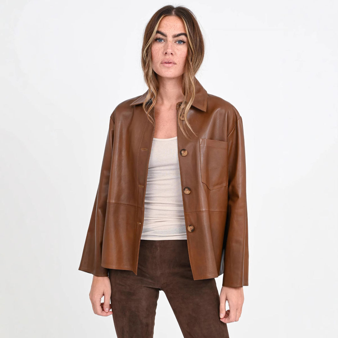 Damen Overshirt-Jacke in Lederoptik mit aufgesetzter Brusttasche und verdeckter Knopfleiste Nord Taschen
