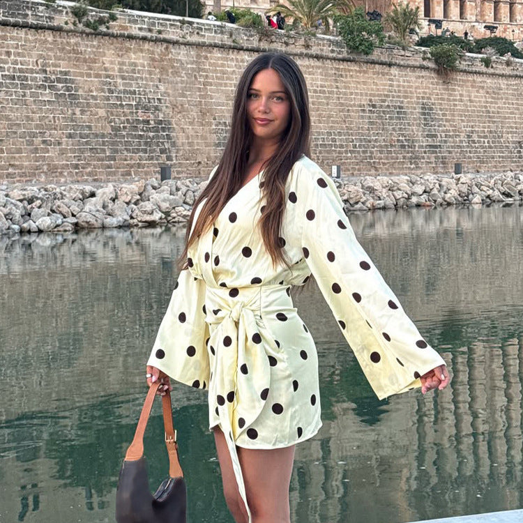 Damen Wickel-Minikleid mit V-Ausschnitt, Glockenärmeln und Polka-Dot-Print Nord Taschen