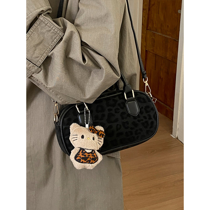 Damen Handtasche mit einzigartigem Tieranhänger und edlem Leopardenmuster Nord Taschen