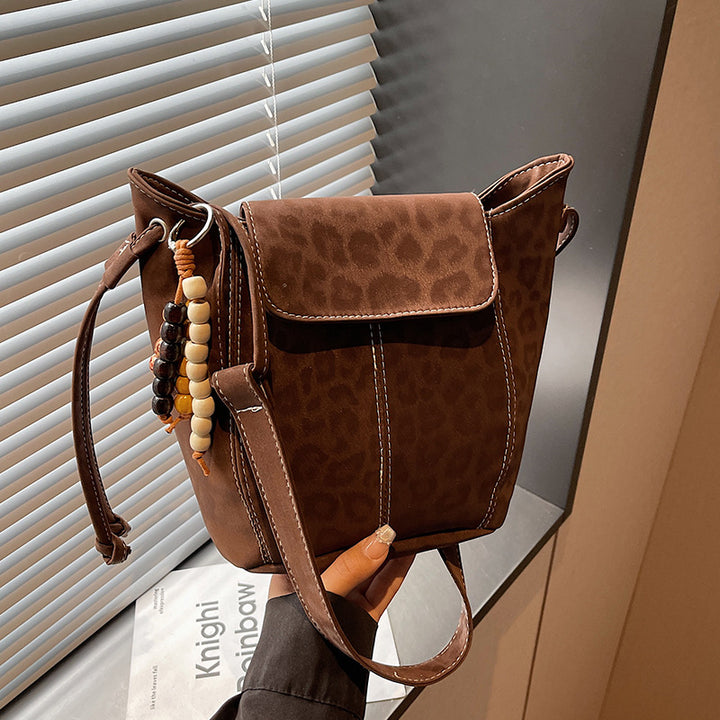 Damen Umhängetasche mit elegantem Leo-Muster und charmanten Details Nord Taschen