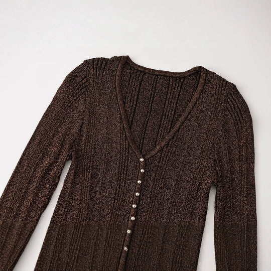 Damen Figurbetonter gerippter Feinstrick-Cardigan mit V‑Ausschnitt, Glanzfaden und Zierknopfleiste Nord Taschen
