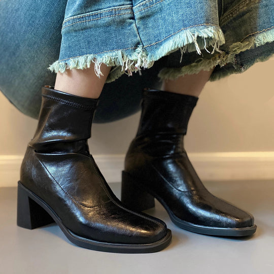 Damen Knöchelstiefelette aus Leder mit quadratischer Zehenpartie und mittlerem Blockabsatz Nord Taschen
