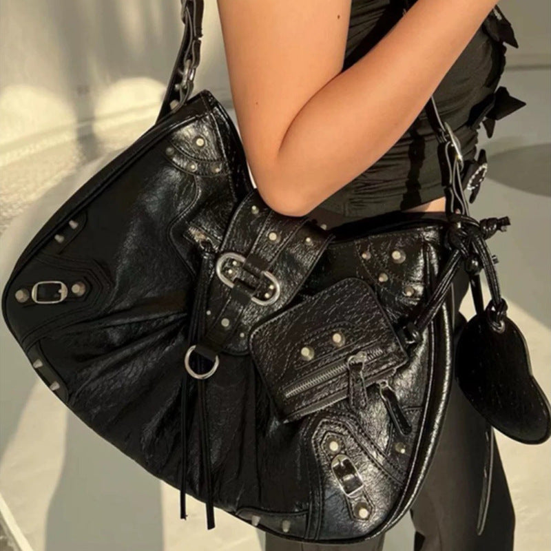Damen Hobo-Tasche mit dekorativen Nieten und bequemen Trageoptionen Nord Taschen