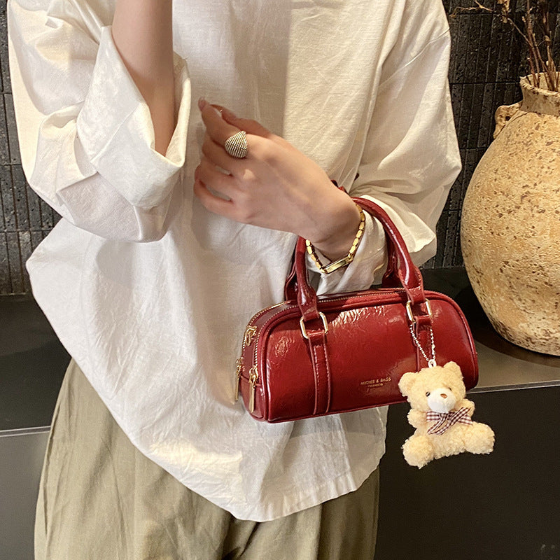 Damen Mini-Handtasche mit verspieltem Teddy-Anhänger Nord Taschen