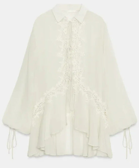 Damen Romantische Tunika‑Bluse mit Spitzenapplikation, Volantsaum und Ballonärmeln Nord Taschen