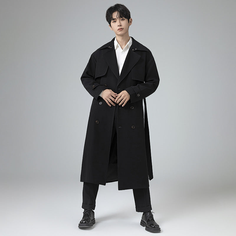 Herren Trenchcoat im minimalistischen Doppelreiher mit breitem Schalkragen und Taillengürtel Nord Taschen