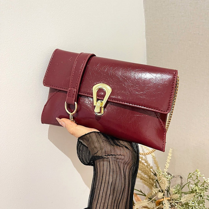 Damen elegante Handtasche im zeitlosen Design mit metallischen Akzenten Nord Taschen