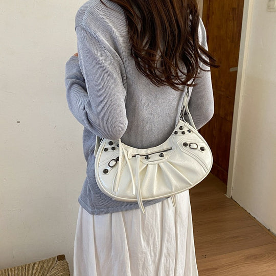 Damen Hobo-Tasche mit luxuriösen, dekorativen Details und einzigartigen Anhängern Nord Taschen