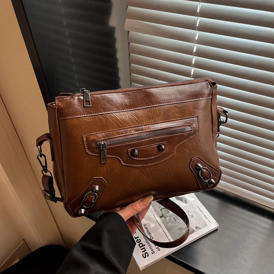 Damen Umhängetasche mit modischem Reißverschluss und dekorativen Metallakzenten Nord Taschen