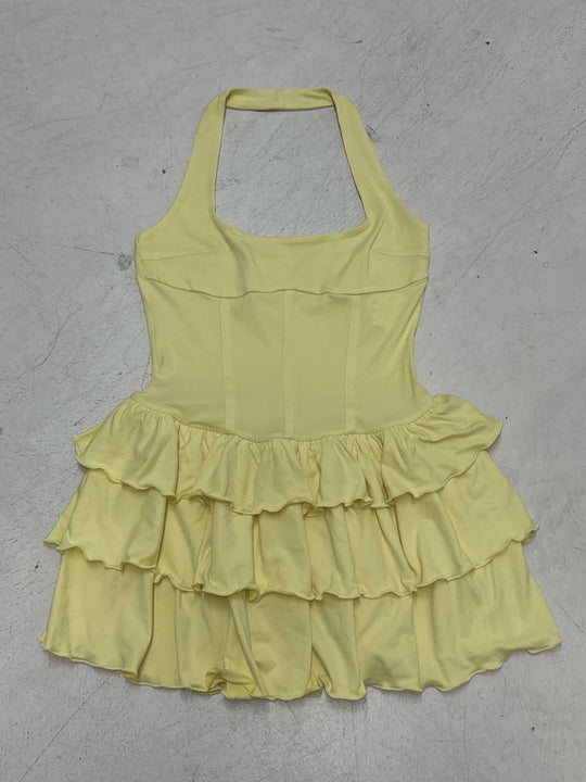 Damen Wickelkleid mit voluminösem Rüschensaum und eleganter Silhouette