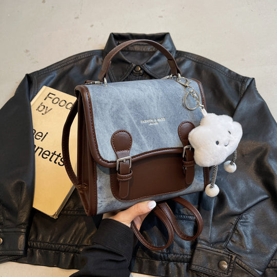 Damen Umhängetasche mit stilvollem Design und praktischem Schlüsselanhänger | Nord Taschen
