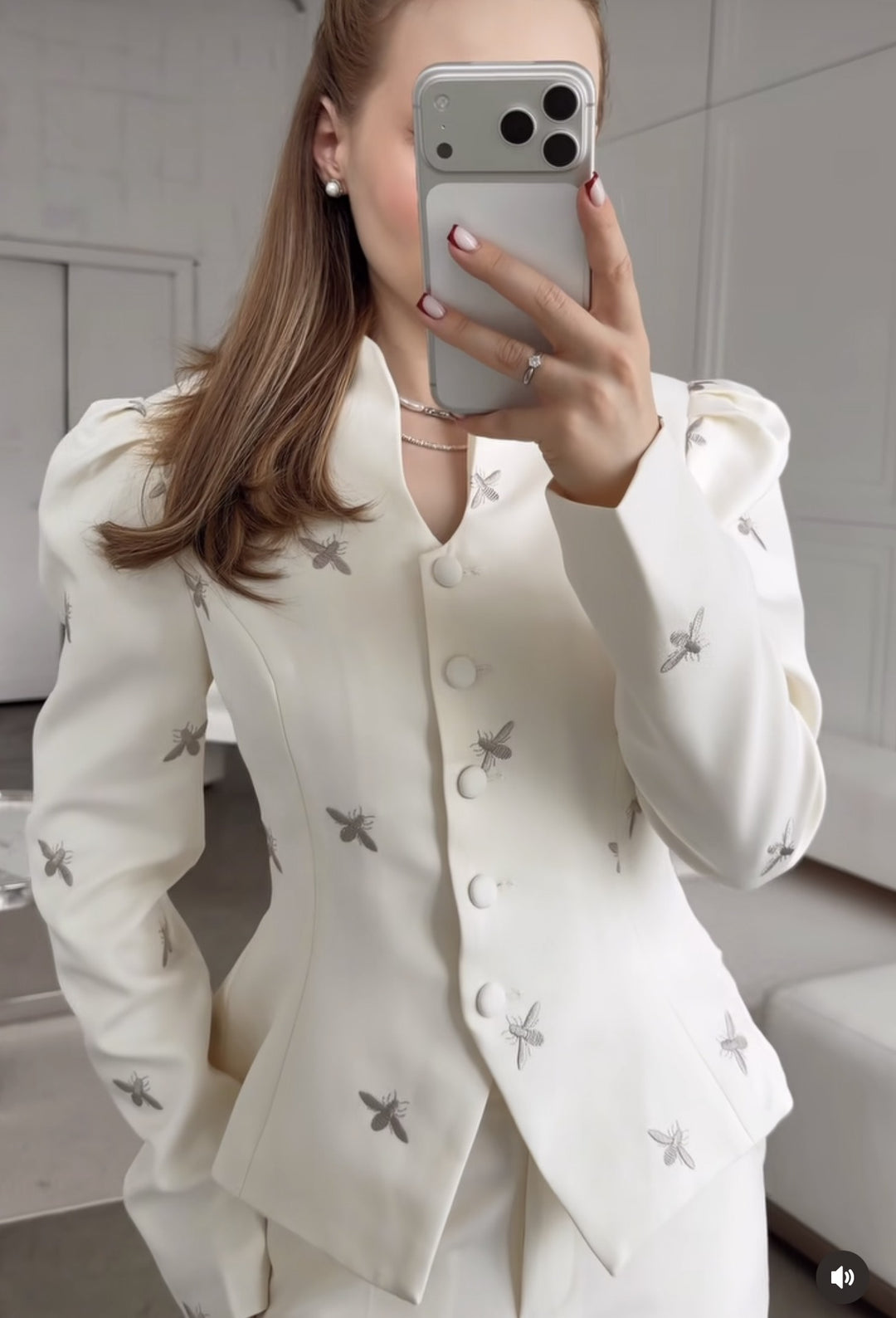 Damen Taillierter Peplum‑Blazer mit geschwungenem Stehkragen und Puffschulter‑Details Nord Taschen