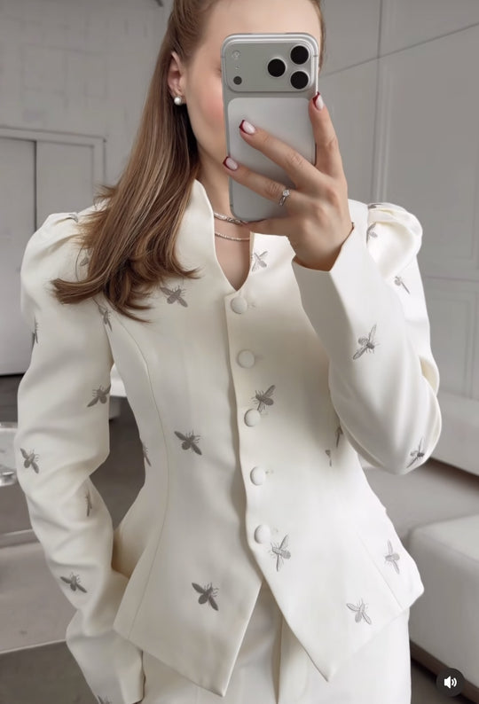 Damen Taillierter Peplum‑Blazer mit geschwungenem Stehkragen und Puffschulter‑Details Nord Taschen
