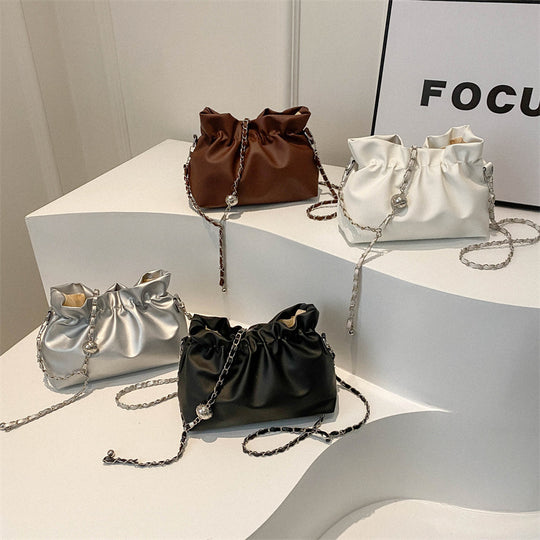 Damen modische Umhängetasche mit raffiniertem Kordelzug und eleganter Kettenverzierung Nord Taschen