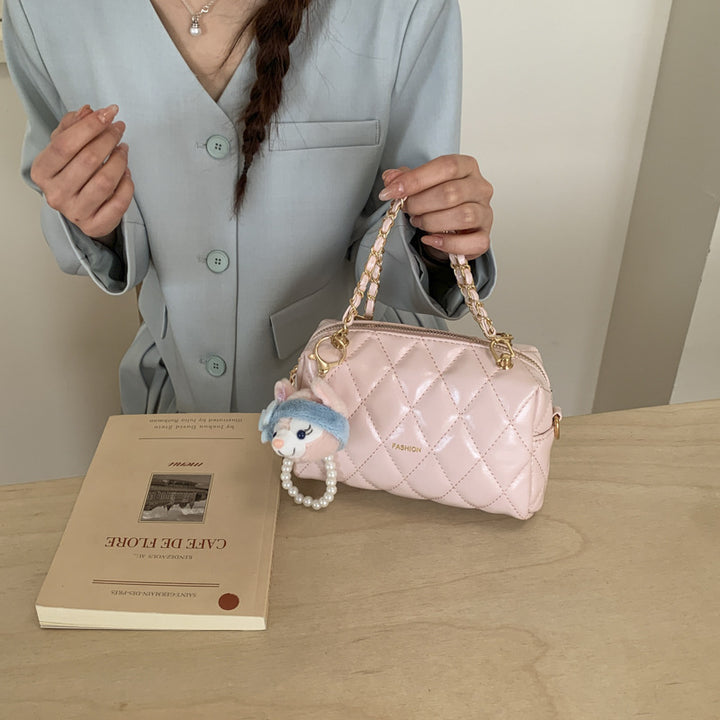 Damen modische Handtasche mit verspieltem Plüsch-Anhänger Nord Taschen