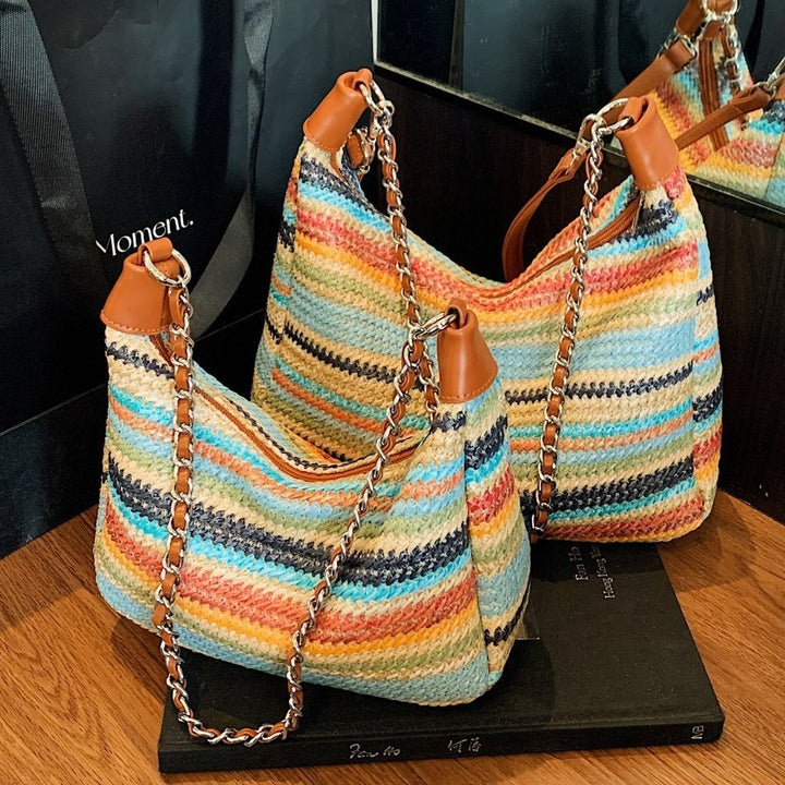 Damen Hobo Tasche aus gewebtem Material mit dekorativem Kettenriemen Nord Taschen