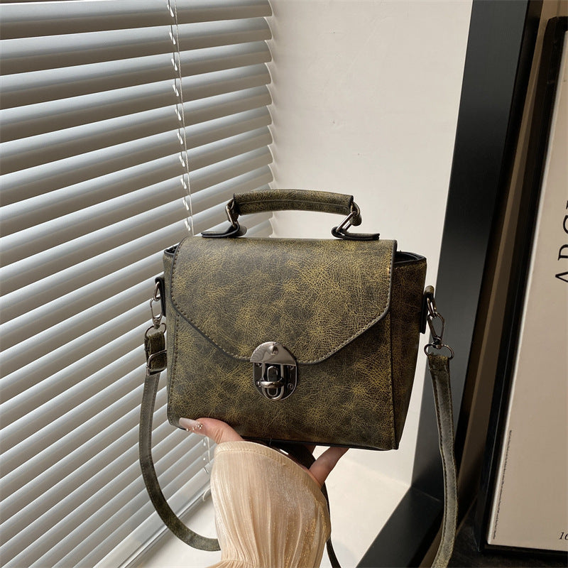 Damen Umhängetasche aus hochwertigem Kunstleder mit innovativem Klappverschluss Nord Taschen