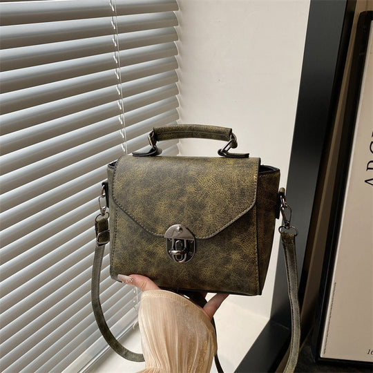 Damen Umhängetasche aus hochwertigem Kunstleder mit innovativem Klappverschluss Nord Taschen