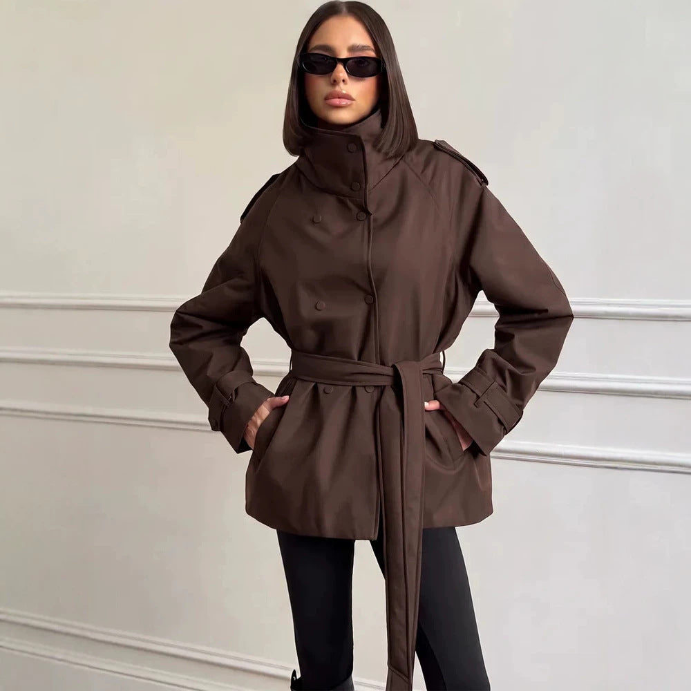 Damen Kurzer technischer Trench mit hoher Kragenblende, doppelter Druckknopfleiste und taillierendem Bindegürtel Nord Taschen