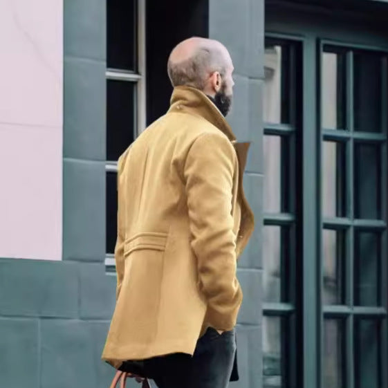 Herren Doppelreihiger Wollmantel mit hohem Stehkragen und taillierter Silhouette Nord Taschen