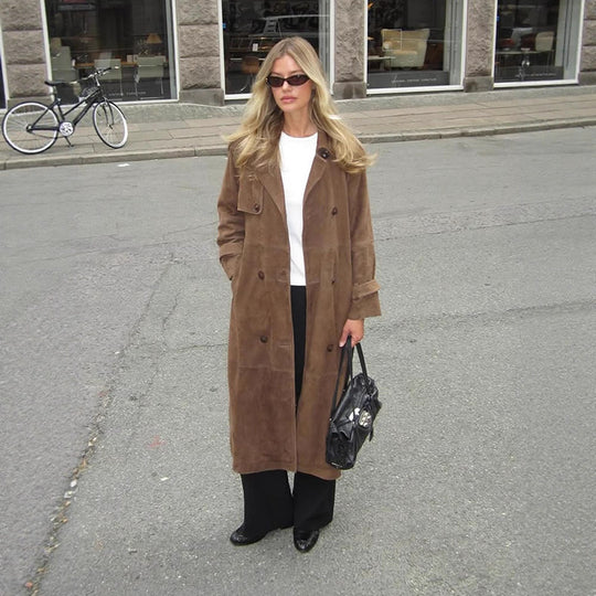 Damen Langer Wildleder‑Trenchcoat mit doppelreihiger Knopfleiste Nord Taschen