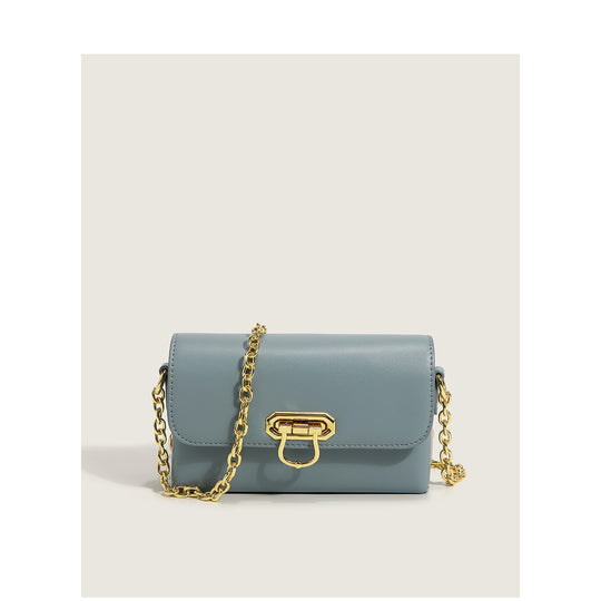 Damen Clutch mit eleganter Verarbeitungsstruktur und dekorativen Kettenakzenten Nord Taschen