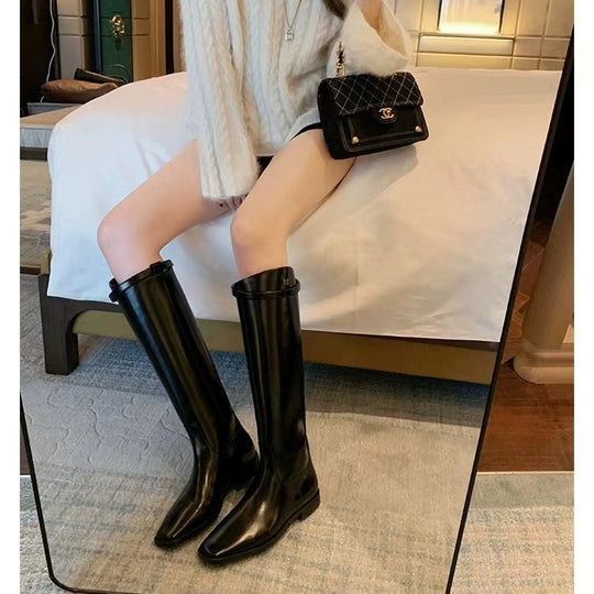 Damen Kniehohe Reitstiefel aus Glattleder mit quadratischer Zehenpartie und schlanker Silhouette Nord Taschen