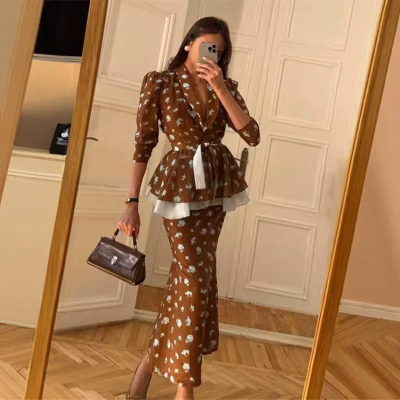 Damen Zweiteiliges Blazer-Top mit Wickelgürtel und Midirock im Vintage-Blumenprint Nord Taschen