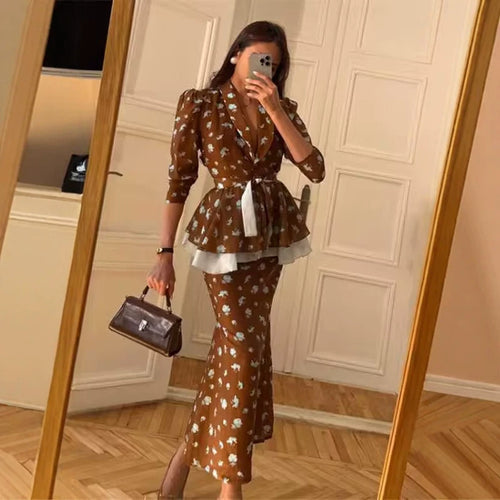 Damen Zweiteiliges Blazer-Top mit Wickelgürtel und Midirock im Vintage-Blumenprint Nord Taschen