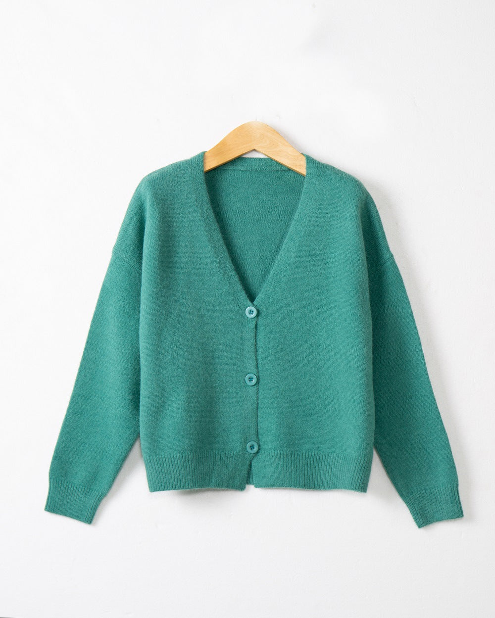 Damen Strickjacke mit V-Ausschnitt und Knopfdetails