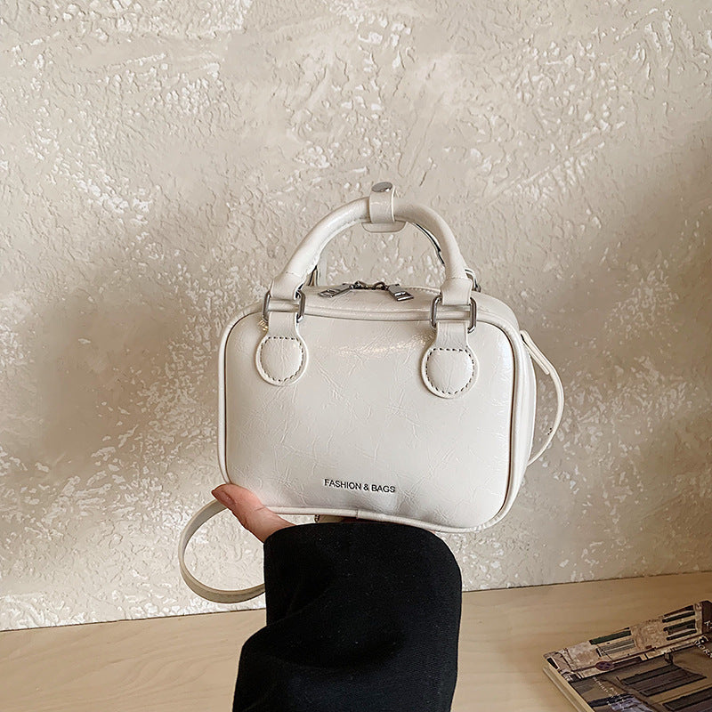 Damen Mini-Handtasche mit niedlichem Anhänger Nord Taschen