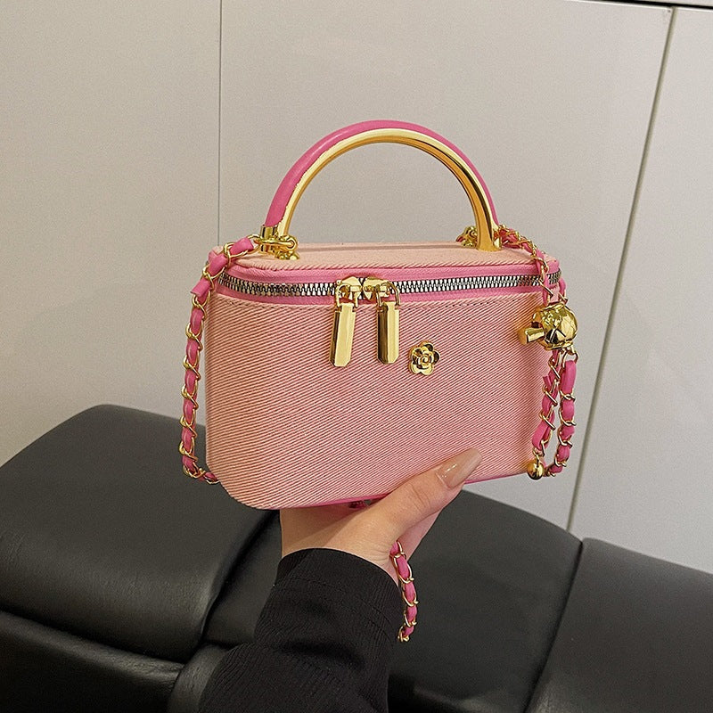 Damen Designer Handtasche mit exklusiven Kettenakzenten Nord Taschen