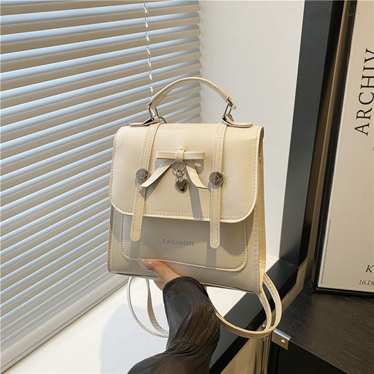 Damen Schultertasche mit modernem Design und nostalgischem Charme Nord Taschen